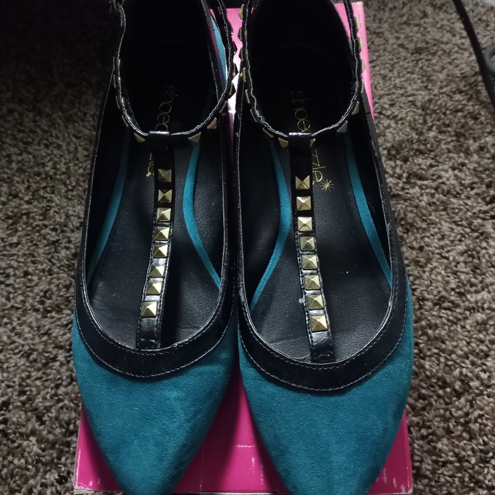 Shoe dazzle Flats
